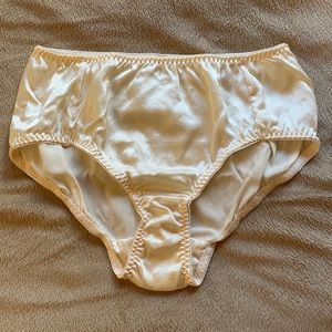 NWOT Cream Lilysilk panties